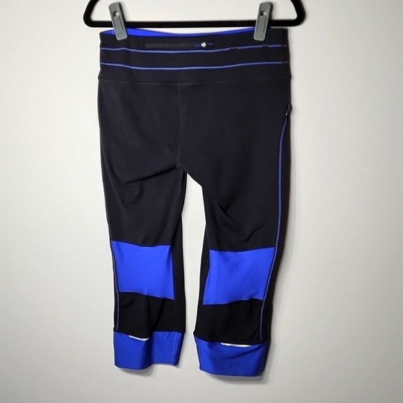 Athleta Capri Leggings Woman’s Size M - Picture 3 of 8